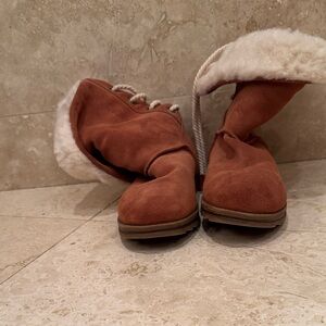 Muk Luks Tan Winter Boots with Cream Lining